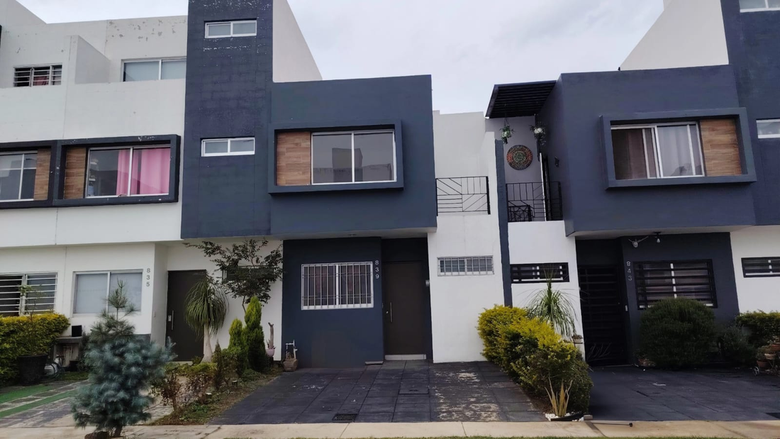 Casa En Venta Altaluz Residencial Zapopan 2 Pisos Con Alberca